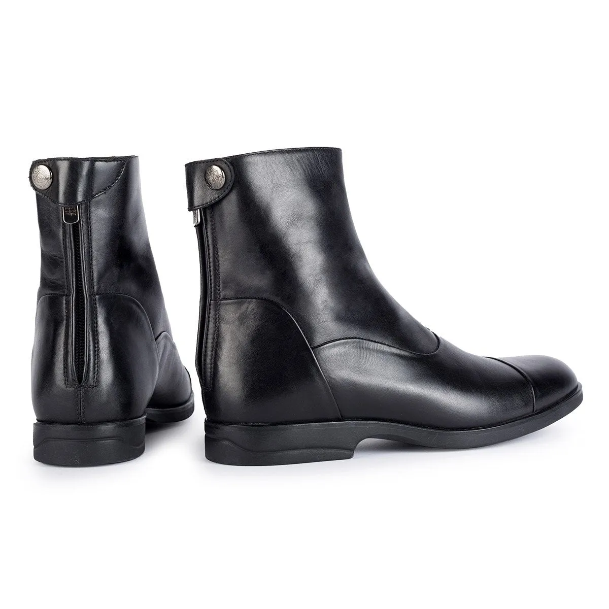 1003<br>Short boots in black calf leather